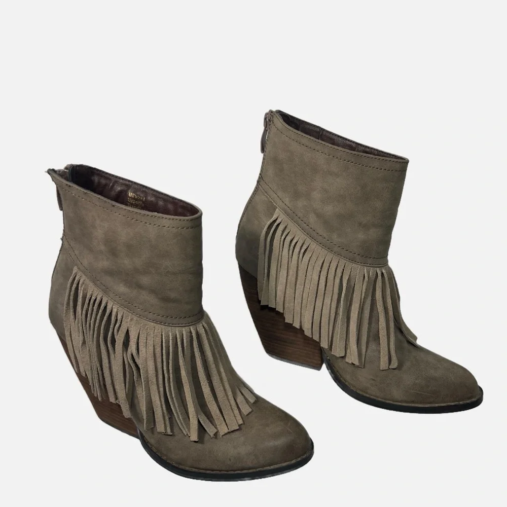 Very Volatile Neutral Tan Fringed Ankle Boots Back Zip Womens size 8
